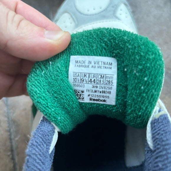 Retro Style Reebok Classics - Picture 5 of 5